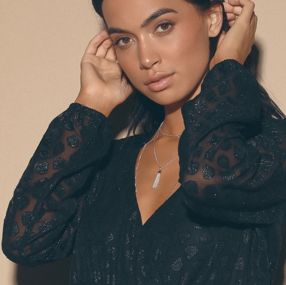 Lulu's Romper Textured V-Neck Long Sleeve Shorts Black Medium - Picture 2 of 5